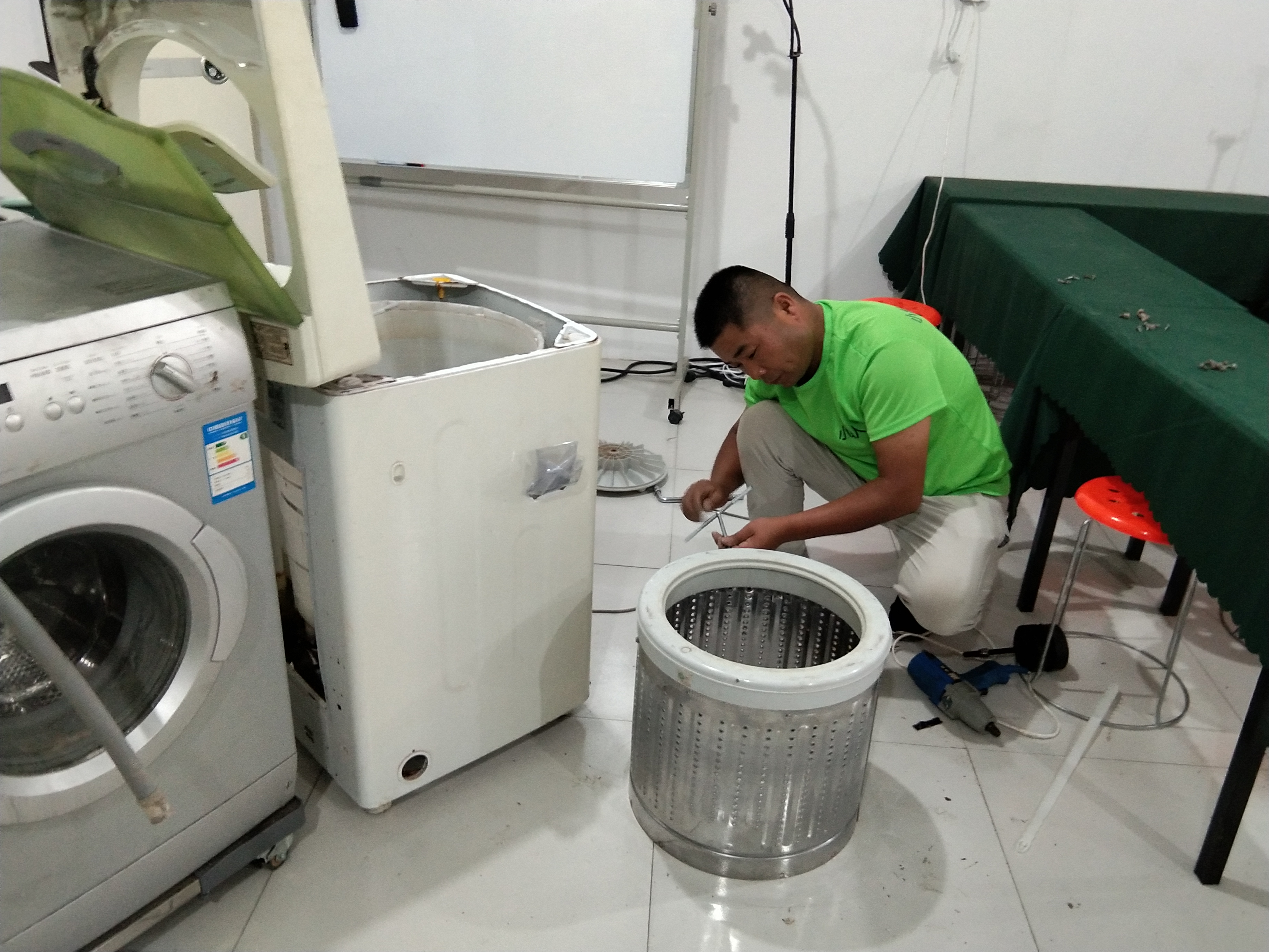 山西波輪洗衣機學員專業操作指南 家電清洗小綠人與汽車零配件